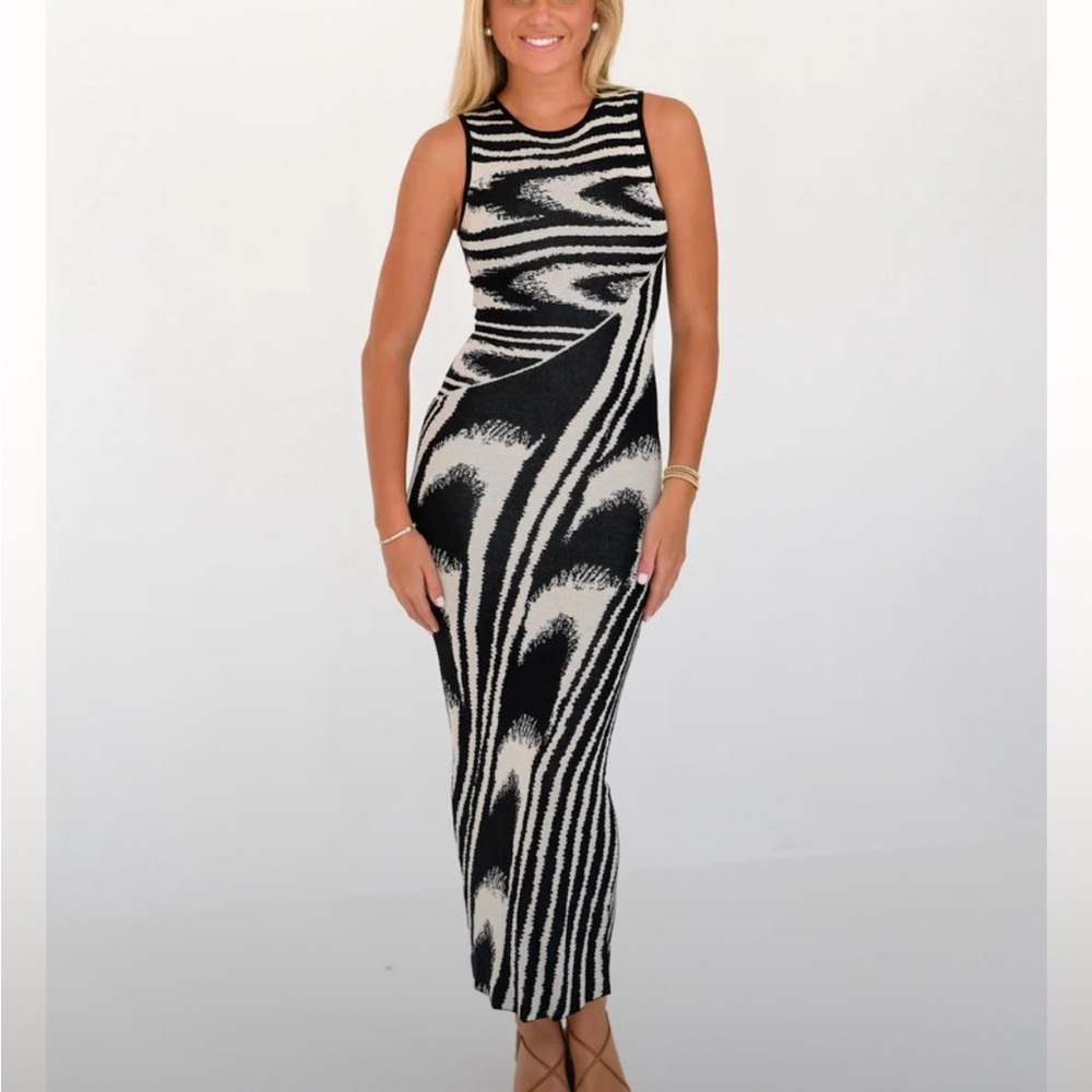 Chic Black and White Maxi Dress